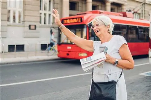 Еще не поздно путешествовать в одиночку после выхода на пенсию, но не совершайте эти 14 ошибок
