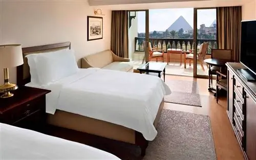 Пирамиды из комнаты в Marriott Mena House, Каир