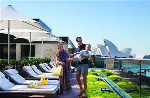 Сиднейский оперный театр за семьей