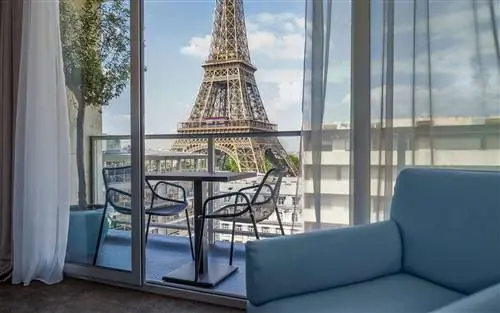 Эйфелева башня от Pullman Paris