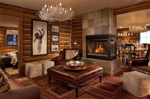 Внутреннее пространство гостиной в Lodge & Spa на ранчо Браш-Крик
