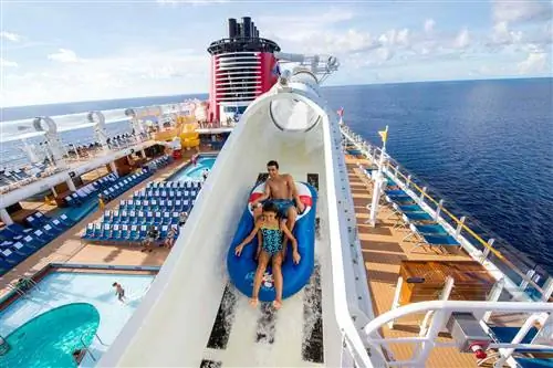 Горка AquaDuck на борту круизного лайнера Disney