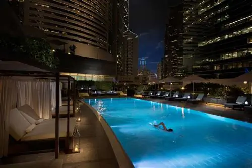 Бассейн с подогревом Conrad Hong Kong, Гонконг, Китай