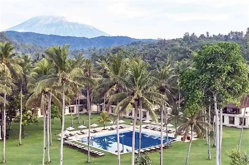 Бассейн в отеле Alila Manggis Resort