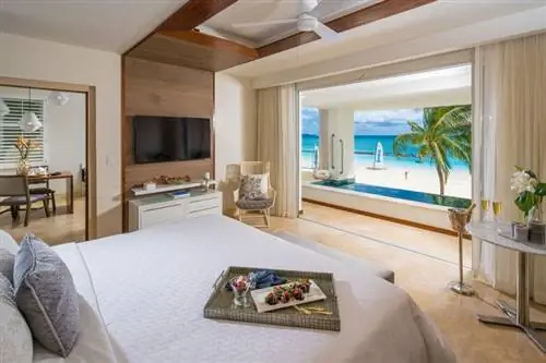 номер с видом на пляж в Sandals Royal Barbados номер с видом на пляж в Sandals Royal Barbados