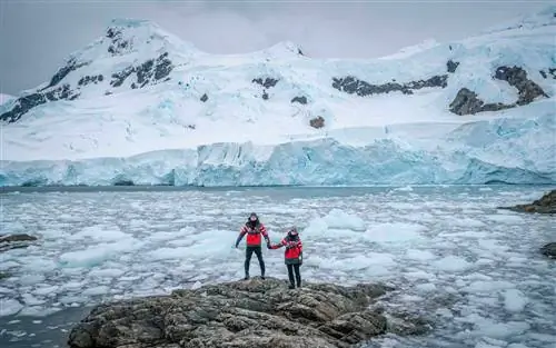 Эта пара отказалась от дома, чтобы постоянно путешествовать, а затем ударил коронавирус (видео)