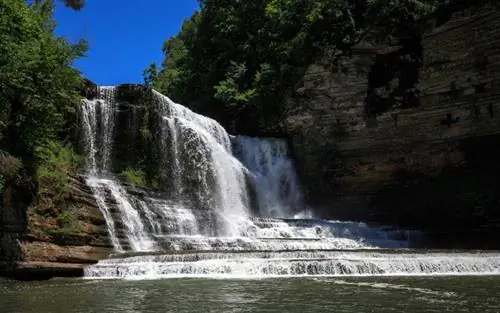 Водопад Камминс, восьмой по величине водопад в Теннесси, расположен на живописной реке штата Блэкберн-Форк.
