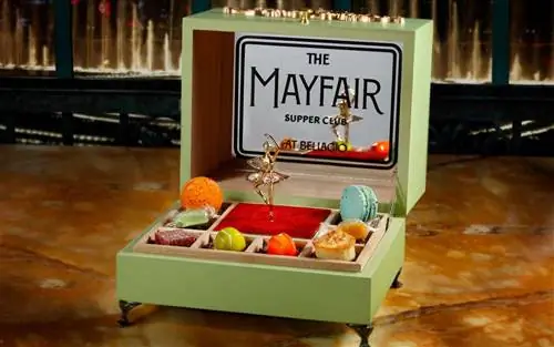 Коробка с десертами в клубе Mayfair Supper Club в Белладжио, Лас-Вегас