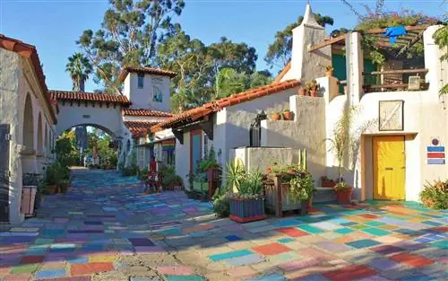 Магазины Spanish Art Village в Сан-Диего Магазины Spanish Art Village в Сан-Диего