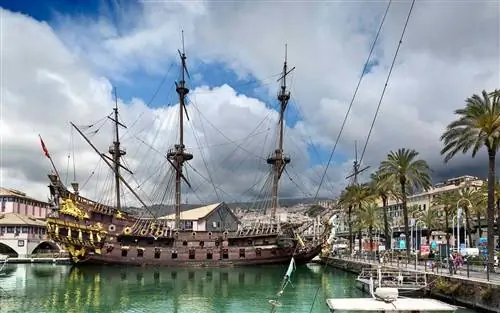 Пиратский корабль в Генуе, Италия