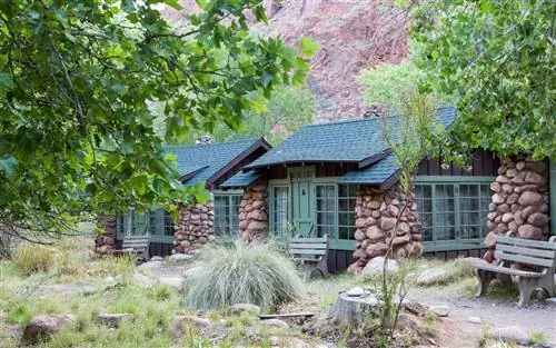 Остановитесь в Национальном парке Гранд-Каньон на Phantom Ranch.