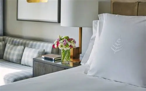Компания Four Seasons только что запустила интернет-магазин, чтобы вы могли превратить свой дом в роскошный отель
