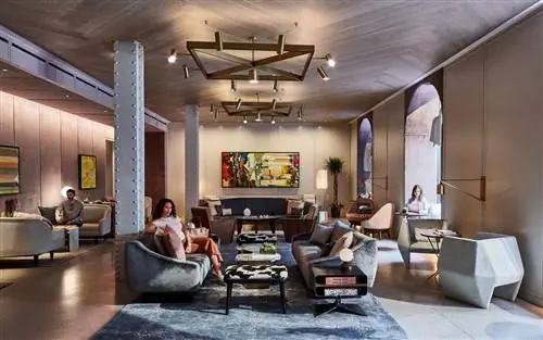 Джеймс Отель Номад