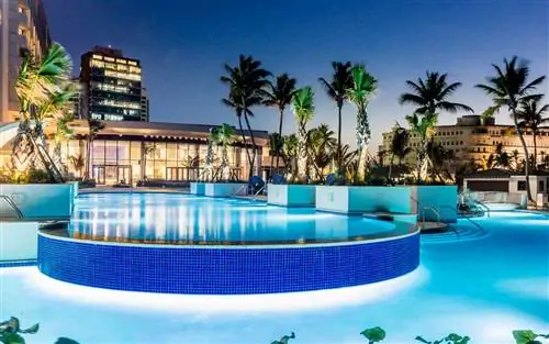 Культовый отель Caribe Hilton в Пуэрто-Рико наконец-то снова открывает свои двери