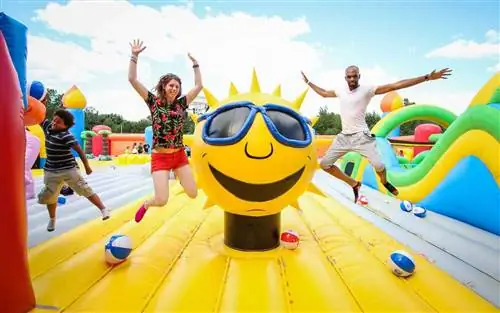 Big Bounce America - Самый большой дом отскоков