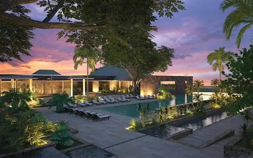 Бассейн Anantara Mauritius Resort