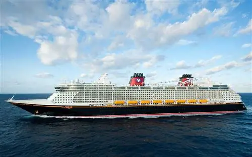 Внешний вид круизного лайнера Disney Dream