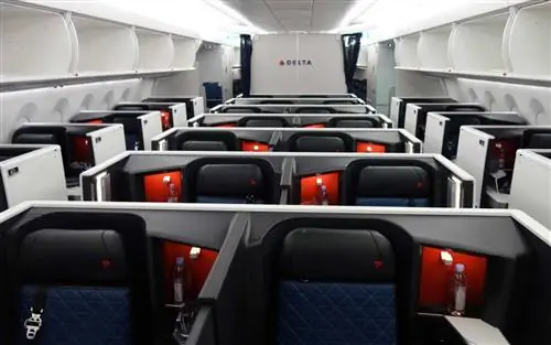 Обзор салона Delta One All-Suite