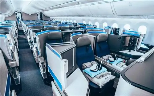 Размещение на борту United Boeing Dreamliner 787-10