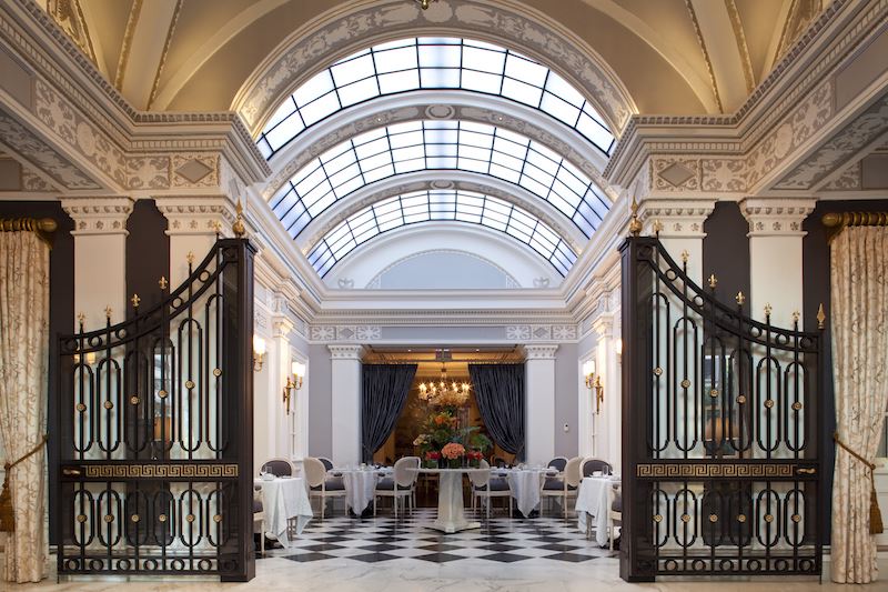 7 ресторанов, которые приветствуют путешествующих в одиночку