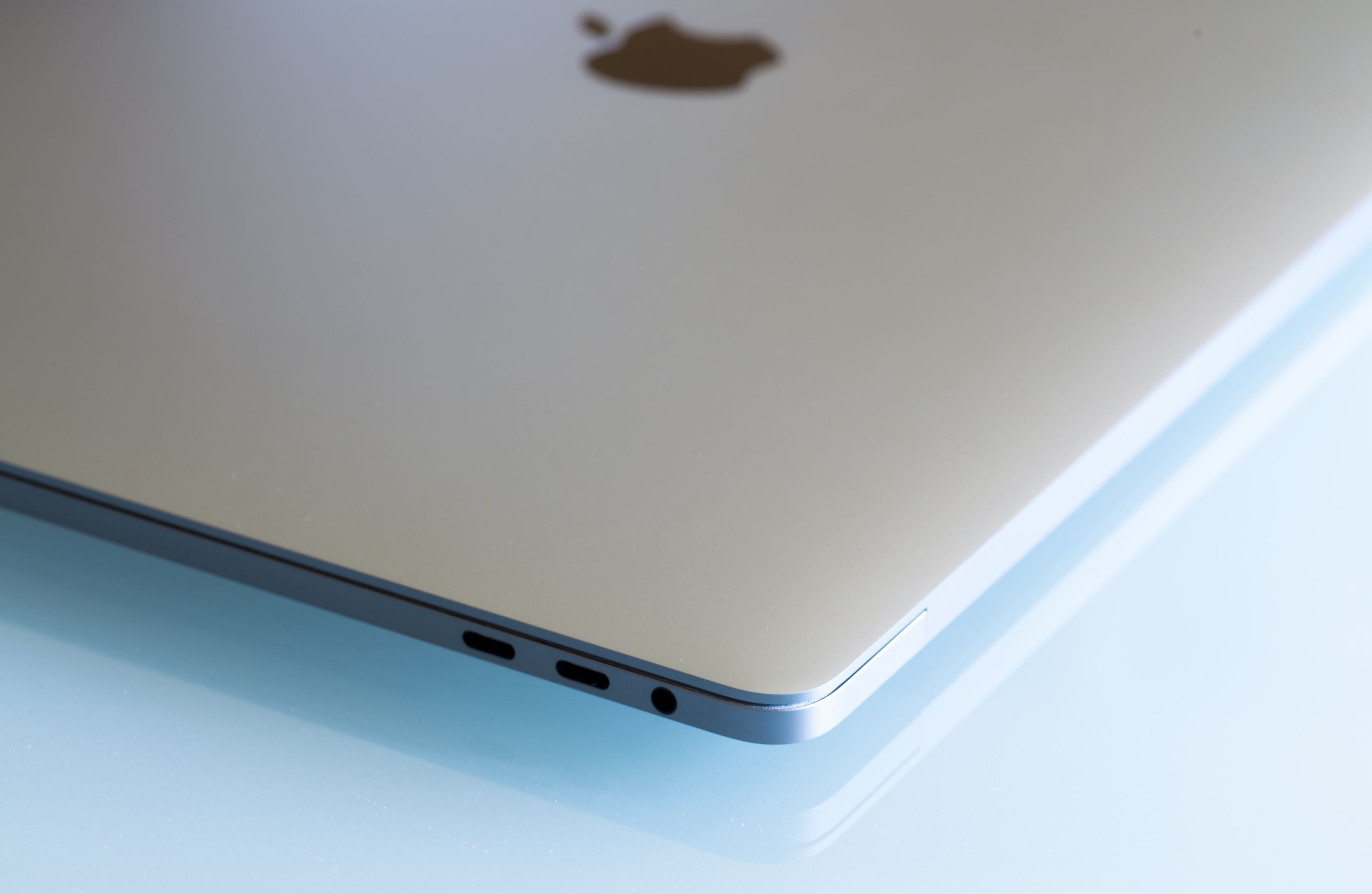 Некоторые ноутбуки Apple теперь запрещены на рейсах