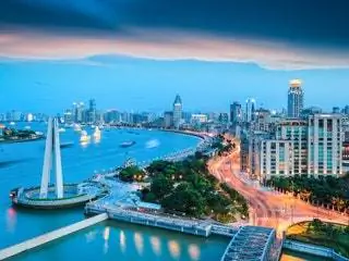 На изображении может находиться Пейзаж на улице Природа Город Город Городское здание Мегаполис Пейзаж Центр города и дорога