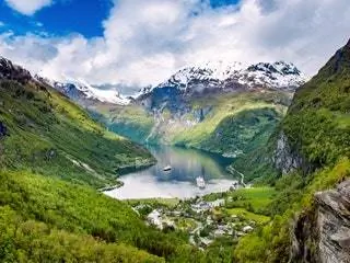 Это изображение может содержать Природа На открытом воздухе Гора Горный хребет Пейзаж Пейзаж и долина