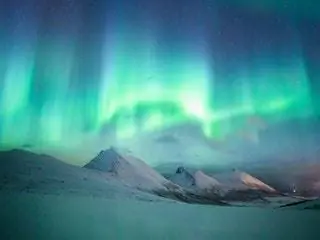 На изображении может находиться природа на улице Aurora Night Mountain and Ice