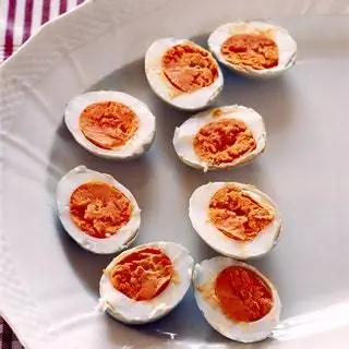 Это изображение может содержать еду, хлеб и яйцо.