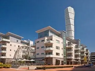 На изображении может находиться город Город Городское здание Высотное жилье Кондо Офисное здание Центр города Архитектура и человек