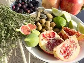 На изображении может находиться растение фрукты еда яблоко цитрусовые и лайм