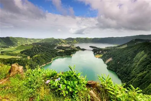 Sete Cidades Lagoon no AçoresСан-Мигель Sete Cidades Lagoon no AçoresСан-Мигель