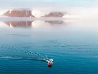 На изображении может находиться вода на улице человек рябь и природа
