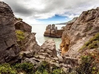 На изображении может находиться скала на открытом воздухе, природа и мыс