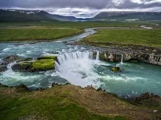 На изображении может находиться вода природа на улице река и водопад