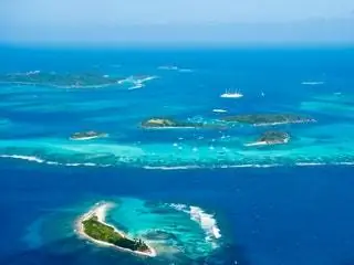 На изображении может находиться на улице Природа Земля Море Океан Вода Береговая линия Пляж Побережье Атолл и остров