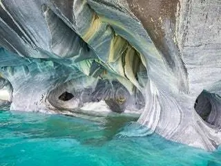 На изображении может находиться природа на улице вода пещера и пейзажи