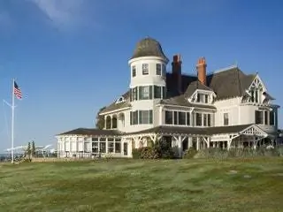 На изображении может находиться растение, трава, газон, особняк, дом, здание и жилье