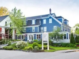 Это изображение может содержать здание, городское жилье, район, город, город, кондо, высотное здание и многоквартирный дом.