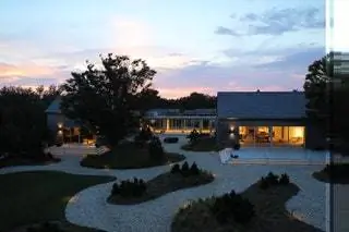 Изображение может содержать Архитектура здания Жилье и башня