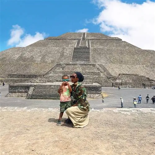 Как забрать детей из школы и уехать за границу Имани Башир