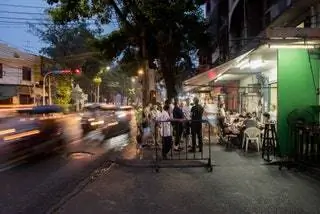 Таиланд Бангкок Уличная еда Раан Джей Фай