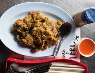 Таиланд Бангкок Уличная еда Най Монг Хой Тход