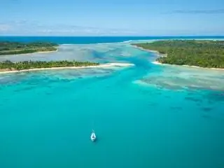 На изображении может находиться на улице Природа Земля Береговая линия Вода Океан Море Побережье Пляж Остров и атолл