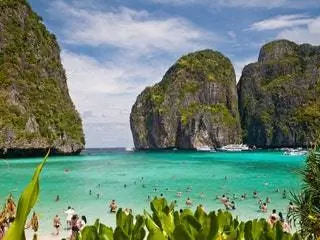 Это изображение может содержать Природа Океан На открытом воздухе Море Вода Береговая линия Земля Лагуна Озеро Человек Побережье и залив