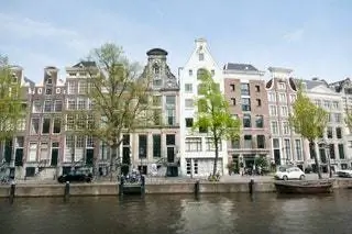 музей фотографии Huis Marseille на Prinsengracht в центре голландской столицы Амстердама весной