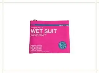 Изображение может содержать визитную карточку и бумагу.