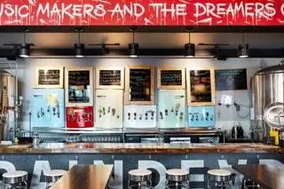 США Техас Даллас Бар BrainDead Brewing