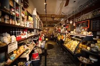 Wisconsin Cheese Trail Интерьер сырного магазина Fromagination