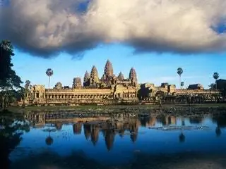 Это изображение может содержать Архитектура Здание Природа На открытом воздухе Замок Вода Форт и Земля